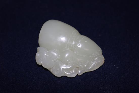 Two Chinese pale celadon jade carvings, 4.9cm and 4.8cm